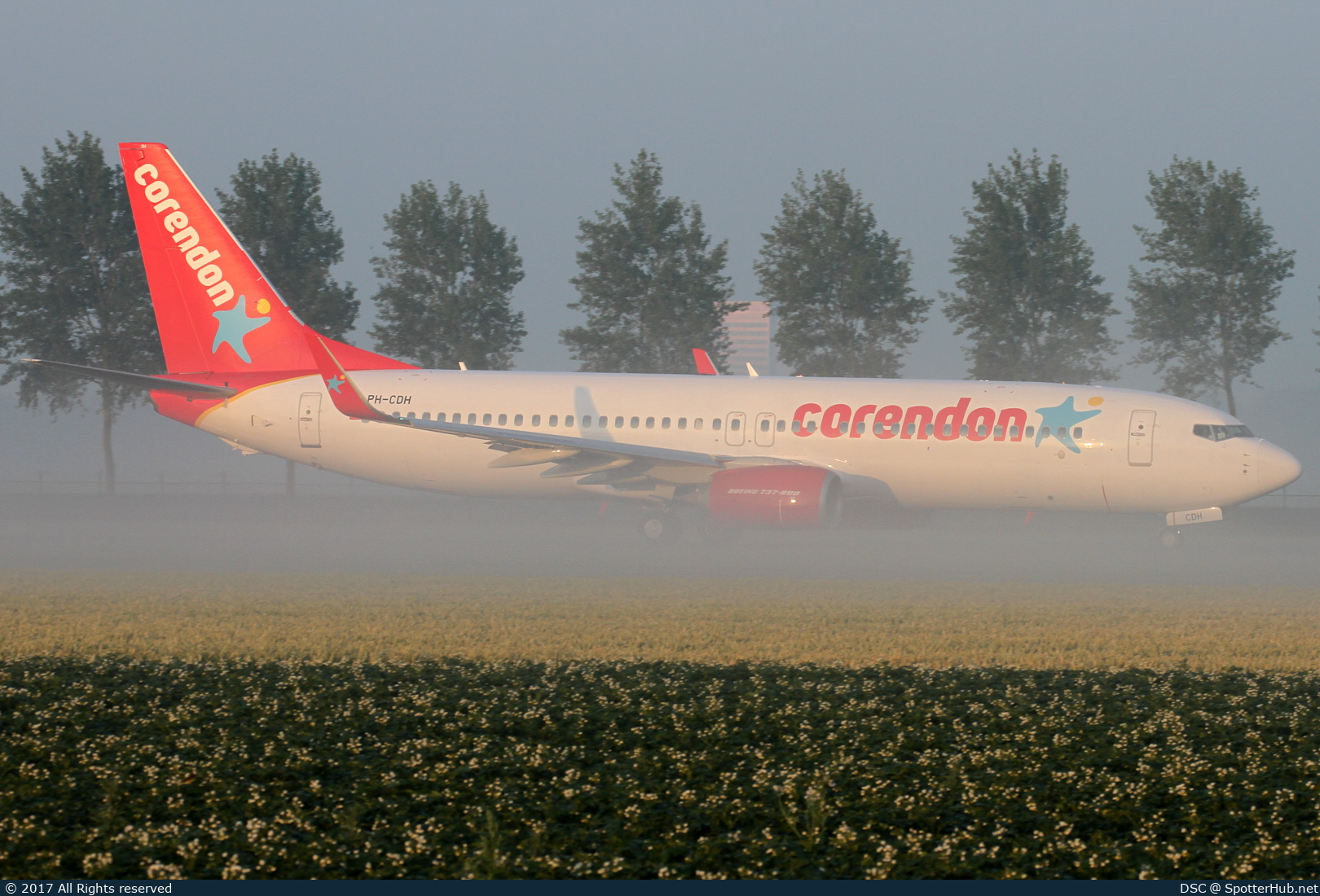 Photo of PH-CDH - Boeing 737-86J operated by Corendon Dutch Airlines