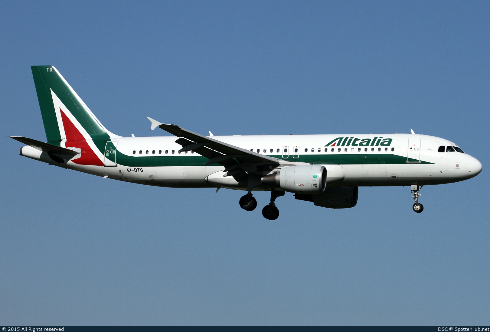 Photo of EI-DTG - Airbus A320-216 operated by Alitalia