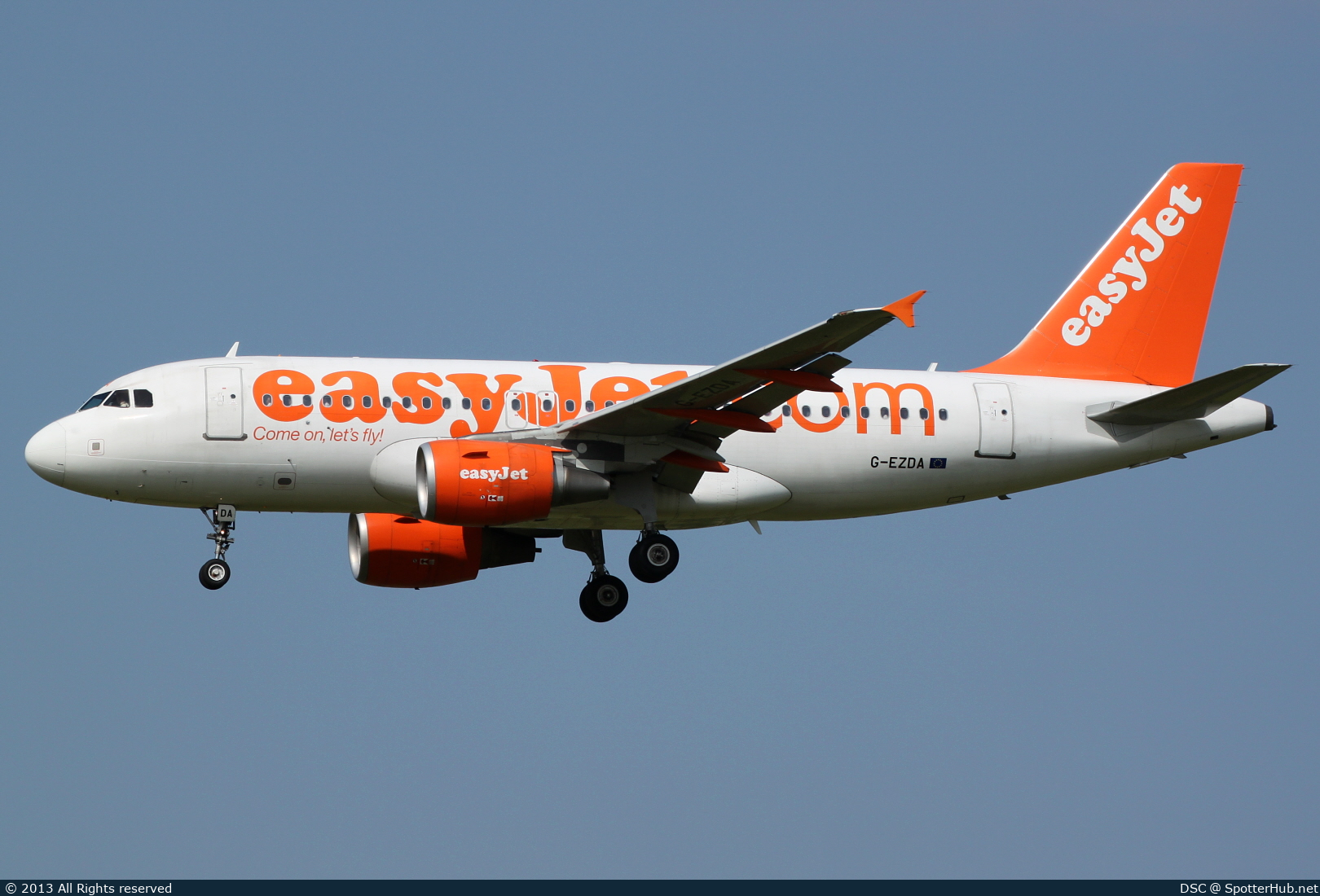 Photo of G-EZDA - Airbus A319-111 operated by easyJet