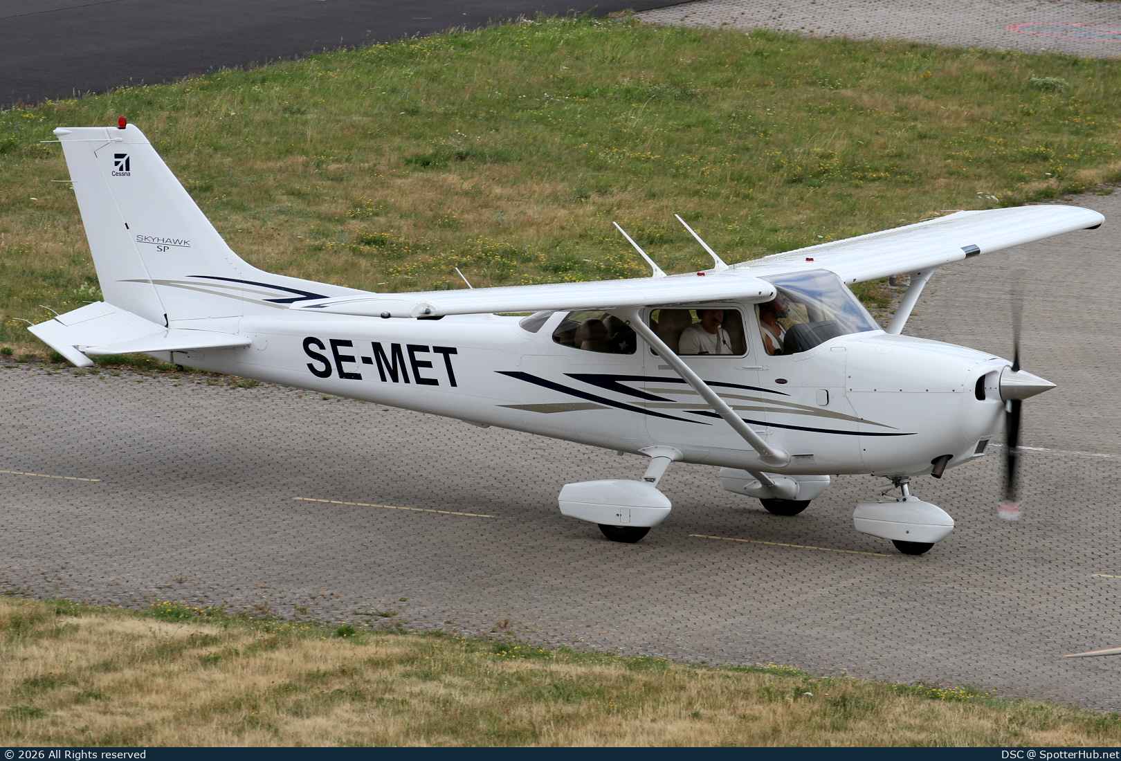 Photo of SE-MET - Cessna 172S Skyhawk SP operated by Private