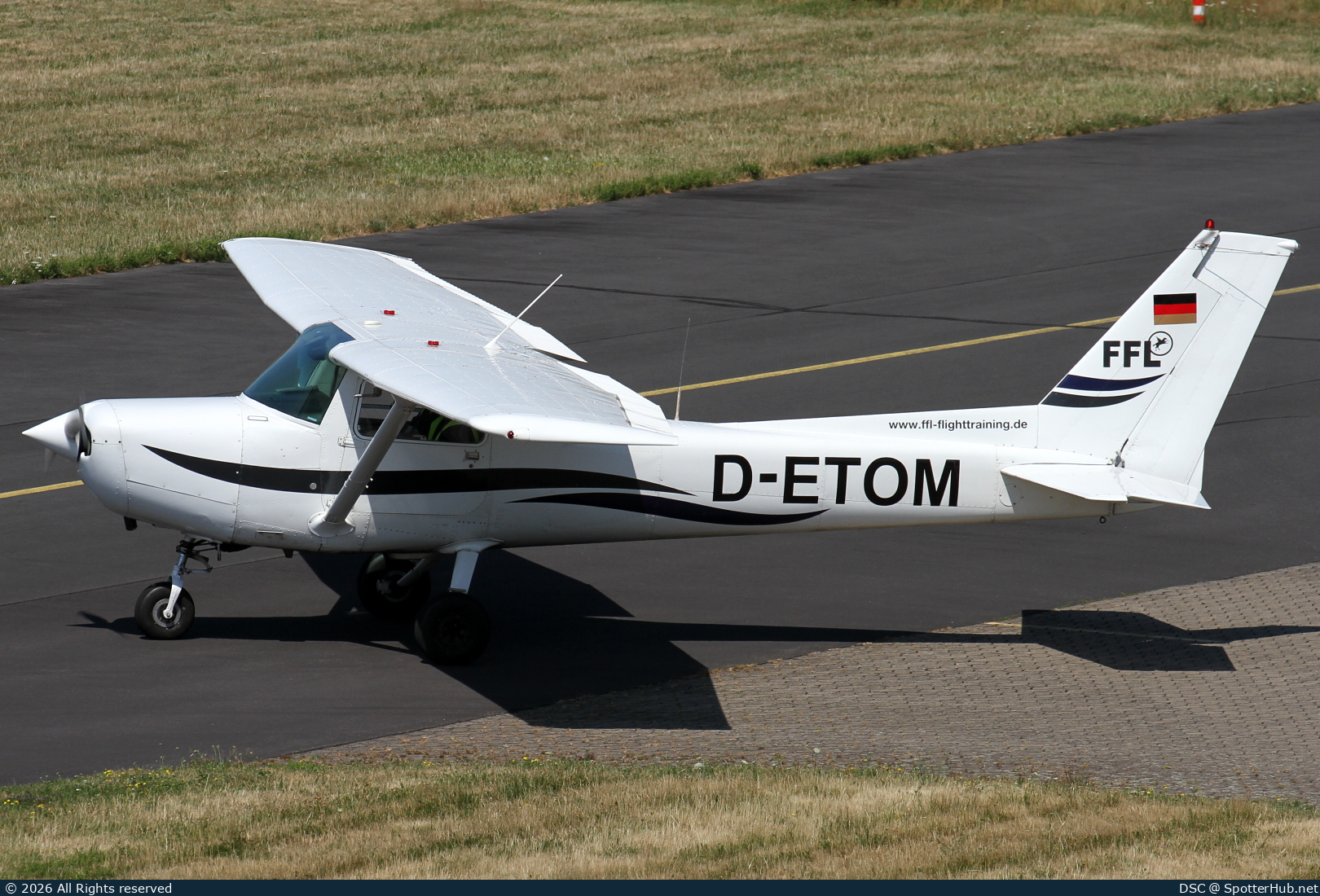 Photo of D-ETOM - Cessna 152 operated by FFL Flugschule