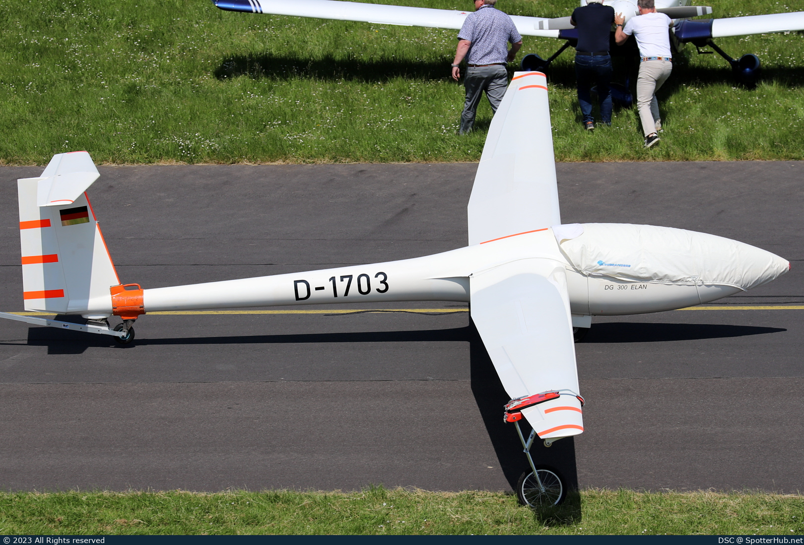 Photo of D-1703 - DG Flugzeugbau DG-300 Elan operated by Private