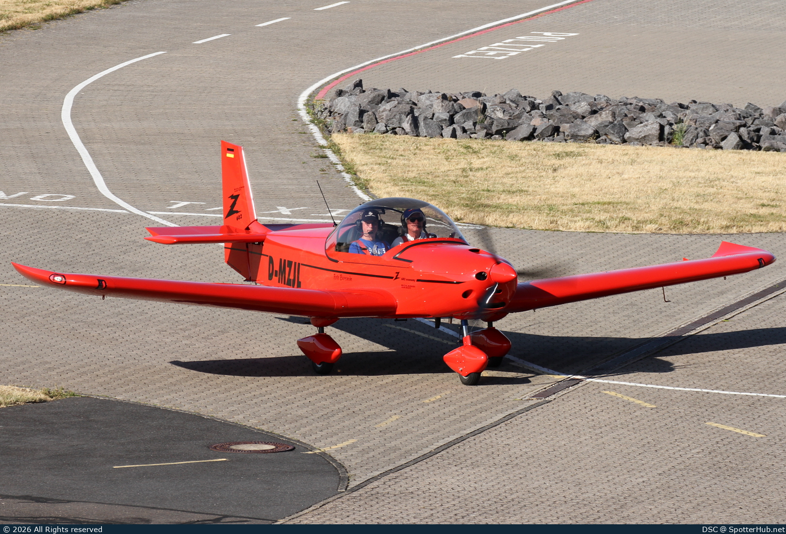 Photo of D-MZJL - Roland Z-602 operated by Private