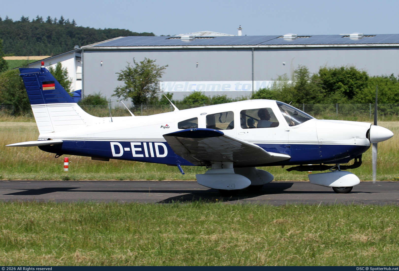 Photo of D-EIID - Piper PA-28-181 Archer II operated by Private