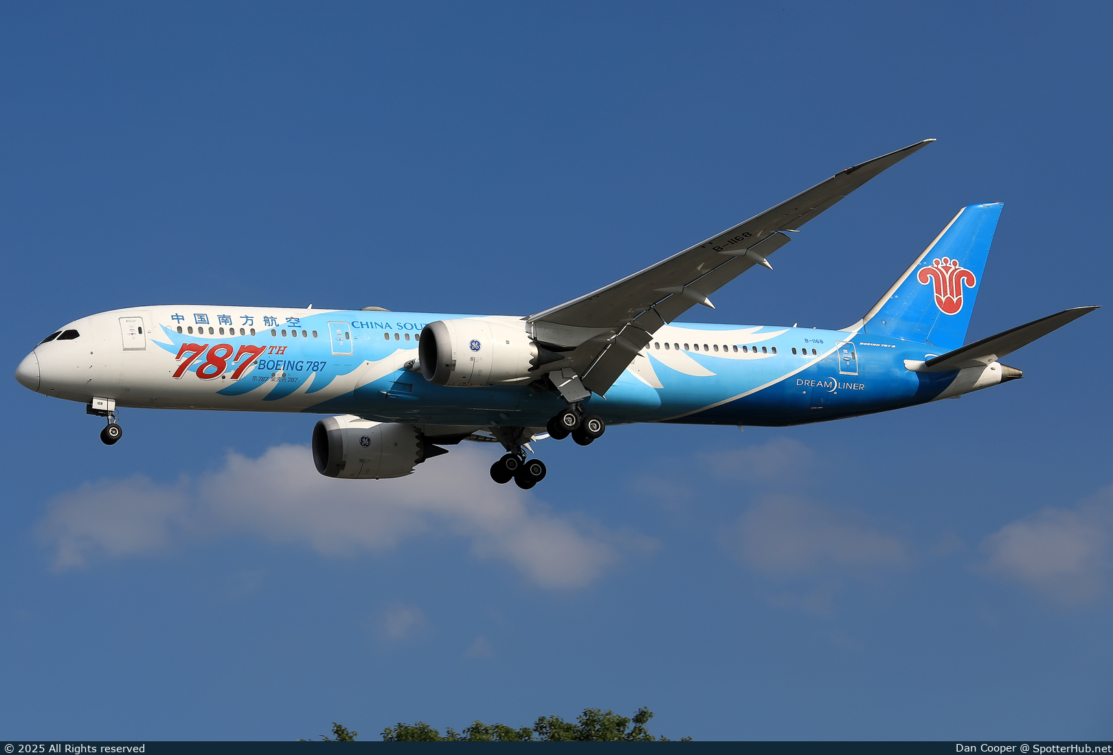 Photo of B-1168 - Boeing 787-9 Dreamliner operated by China Southern Airlines