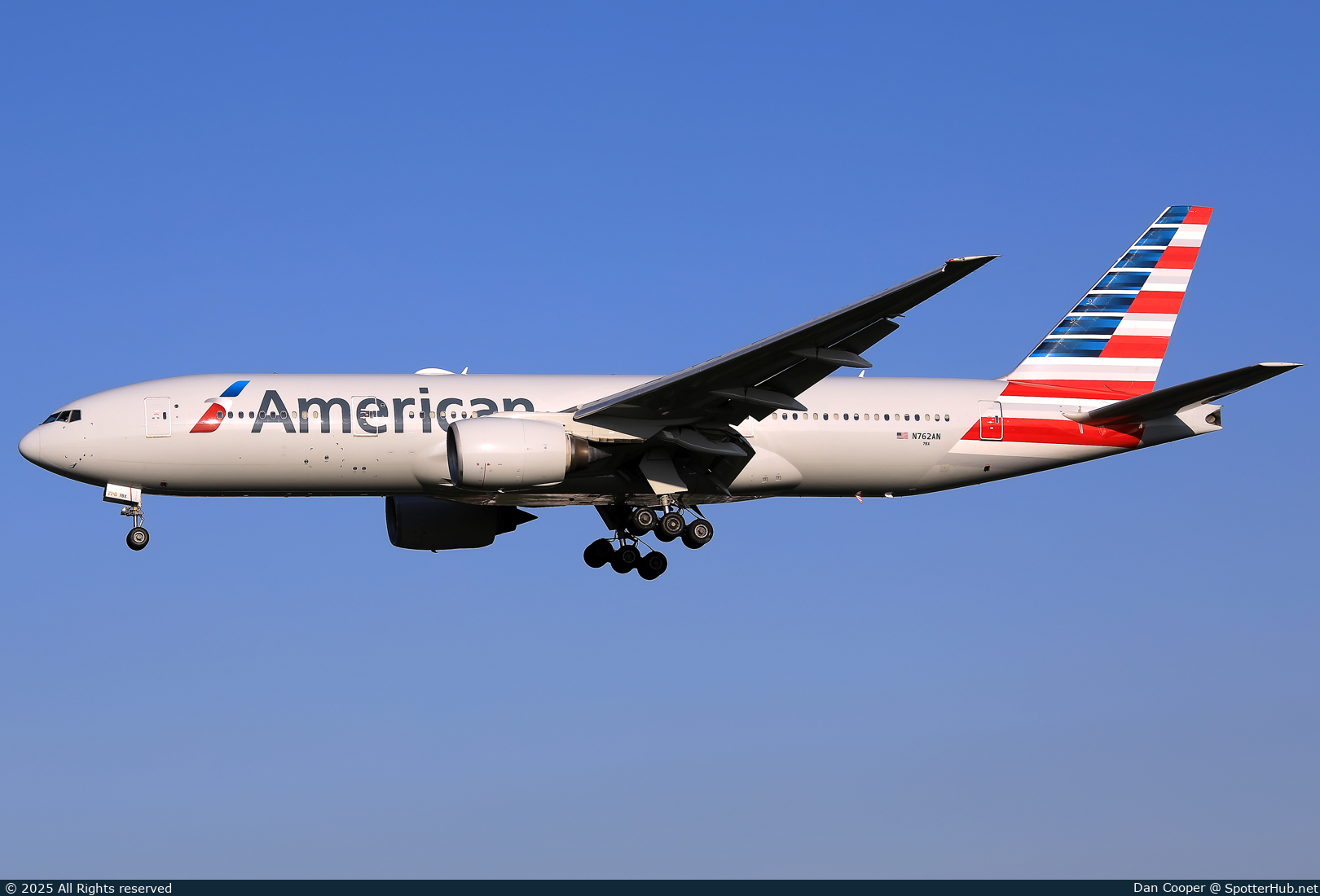 Photo of N762AN - Boeing 777-223(ER) operated by American Airlines