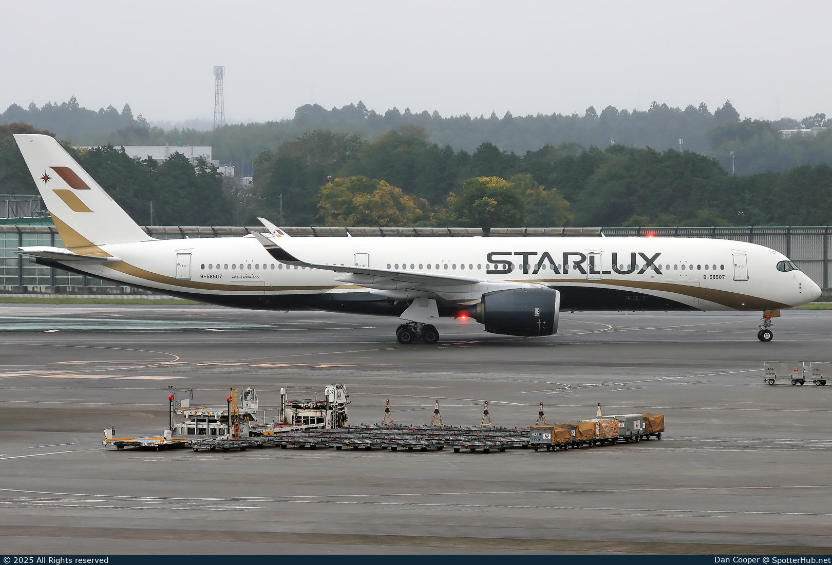 Photo of B-58507 - Airbus A350-941 operated by Starlux