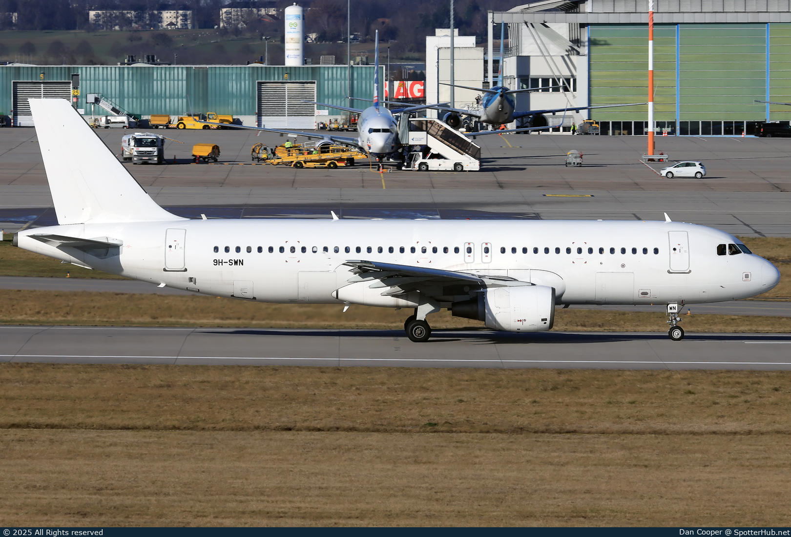 Photo of 9H-SWN - Airbus A320-214 operated by Avion Express Malta