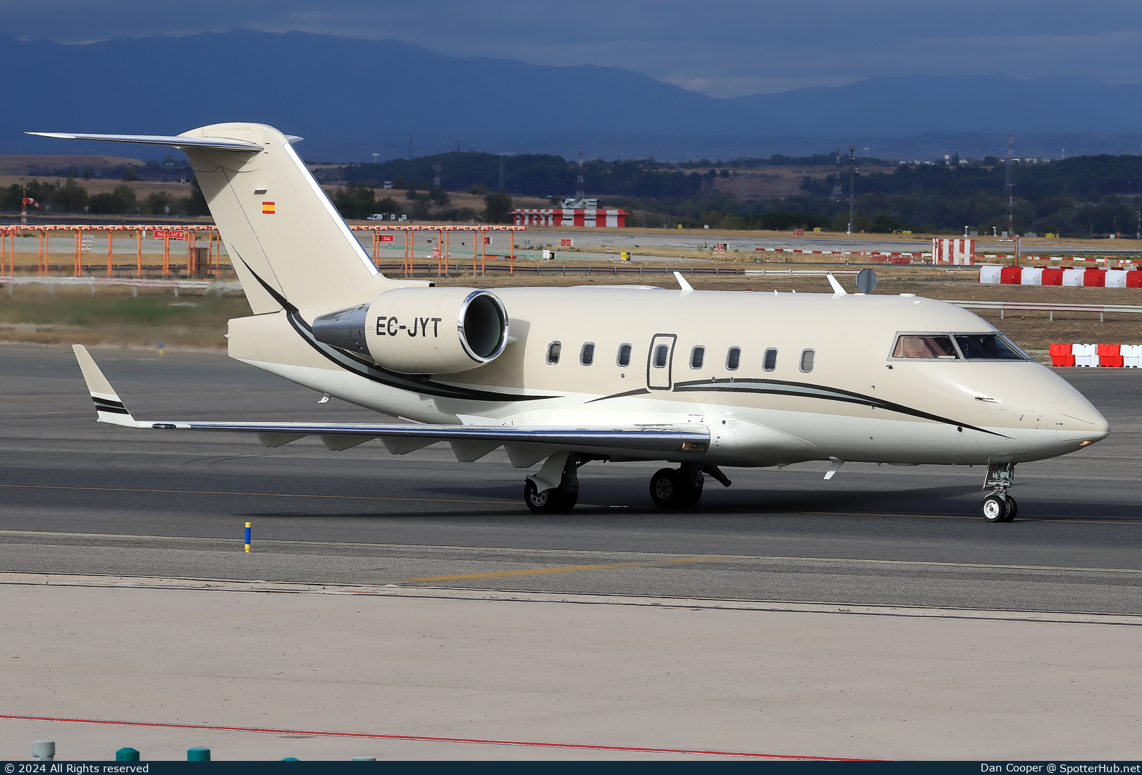 Photo of EC-JYT - Bombardier Challenger 604 operated by TAG Aviation España