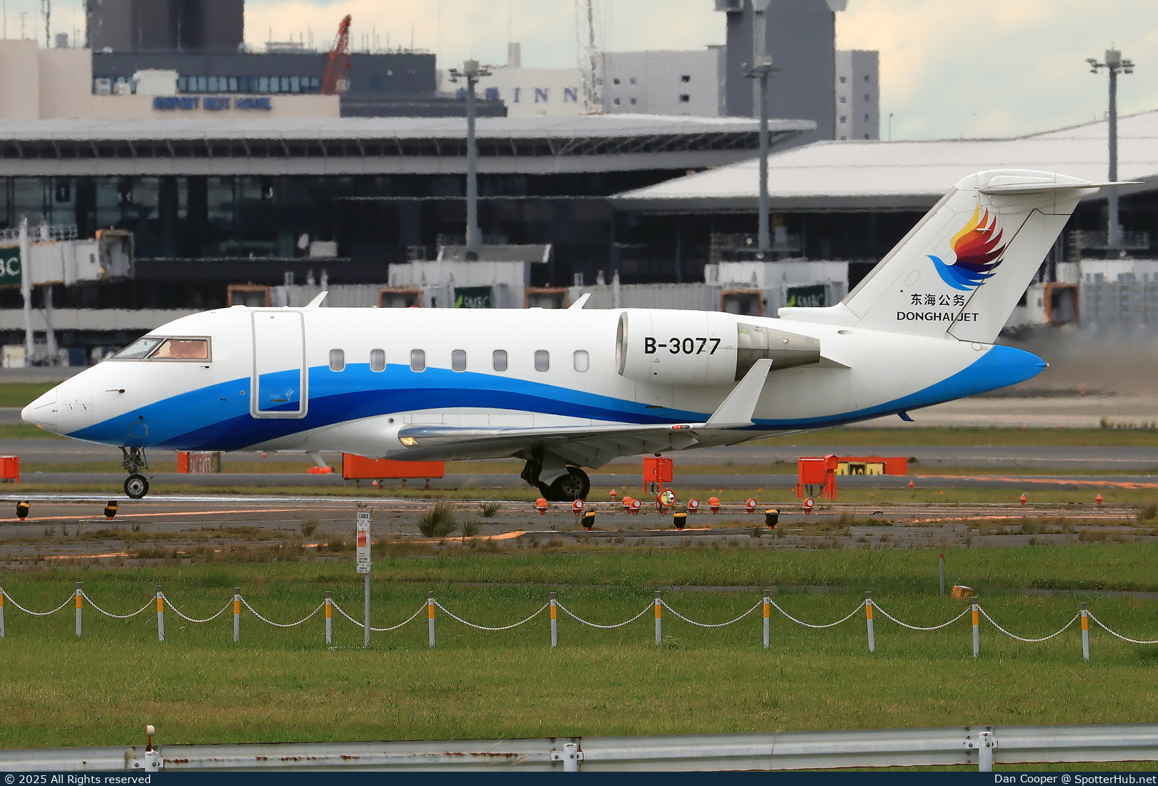 Photo of B-3077 - Bombardier Challenger 605 operated by Donghai Jet
