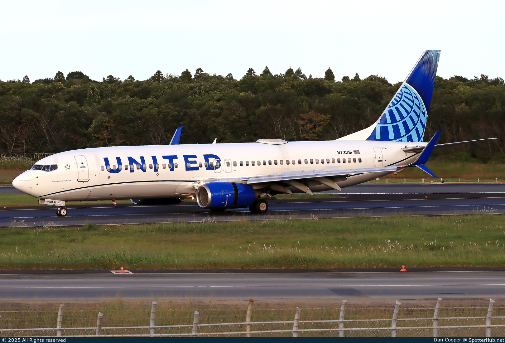 Photo of N73291 - Boeing 737-824 operated by United Airlines