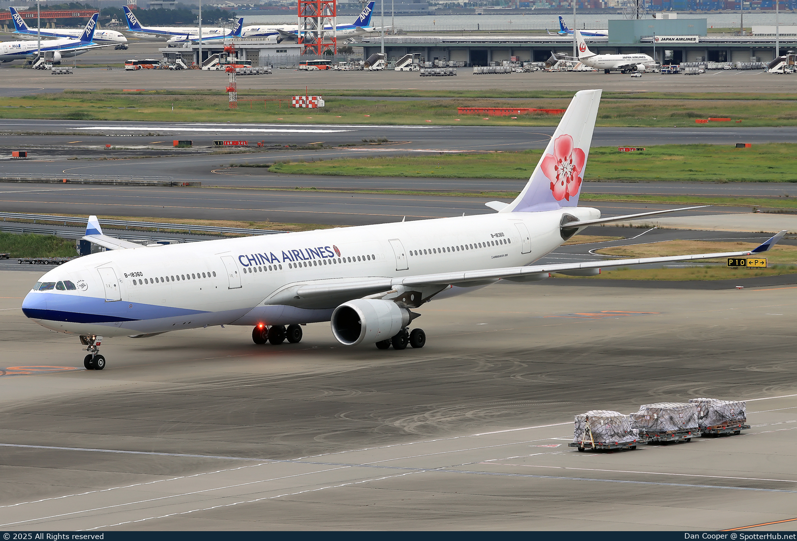 Photo of B-18360 - Airbus A330-302 operated by China Airlines
