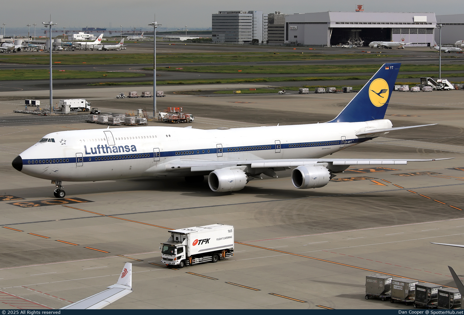 Photo of D-ABYT - Boeing 747-830 operated by Lufthansa