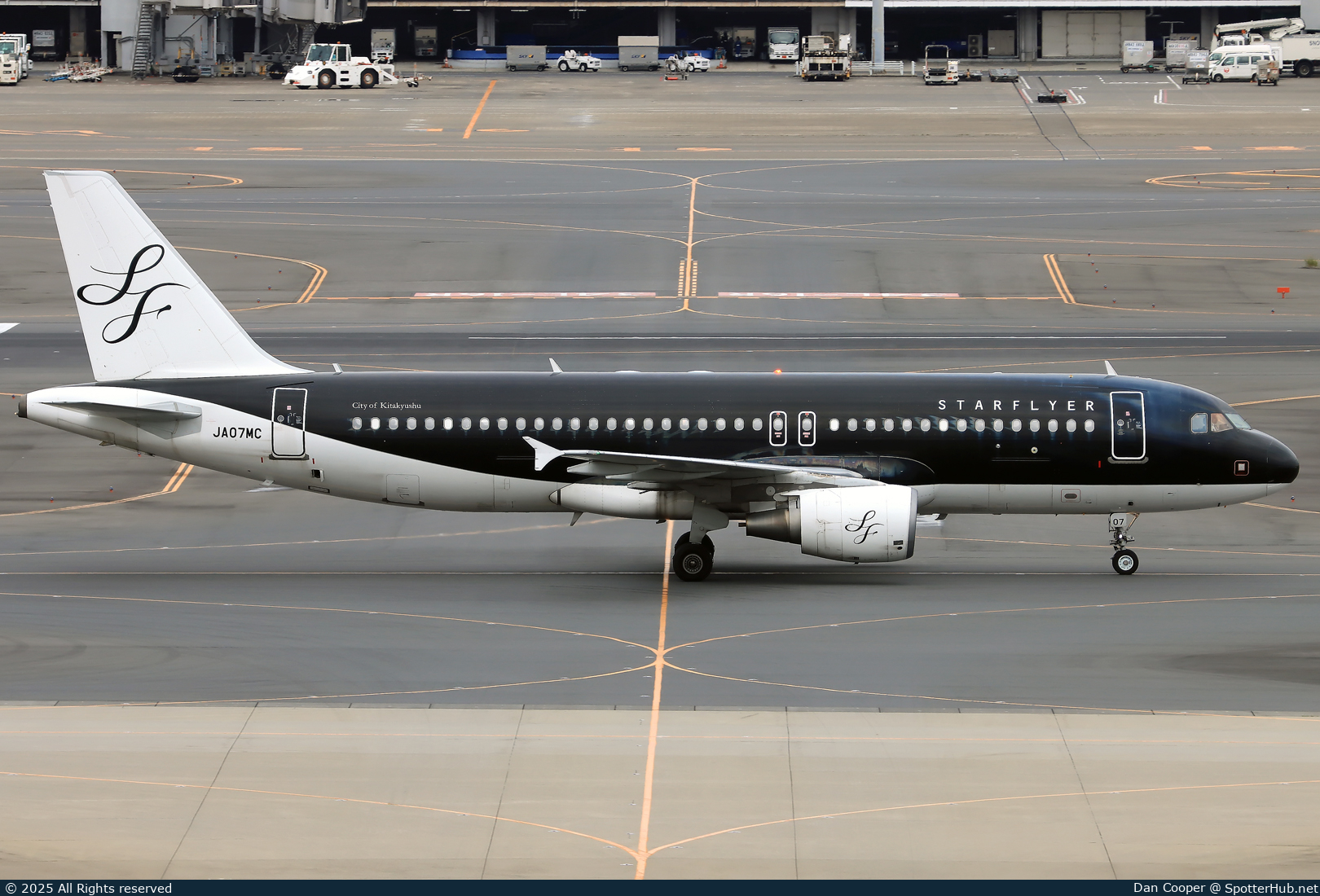 Photo of JA07MC - Airbus A320-214 operated by StarFlyer
