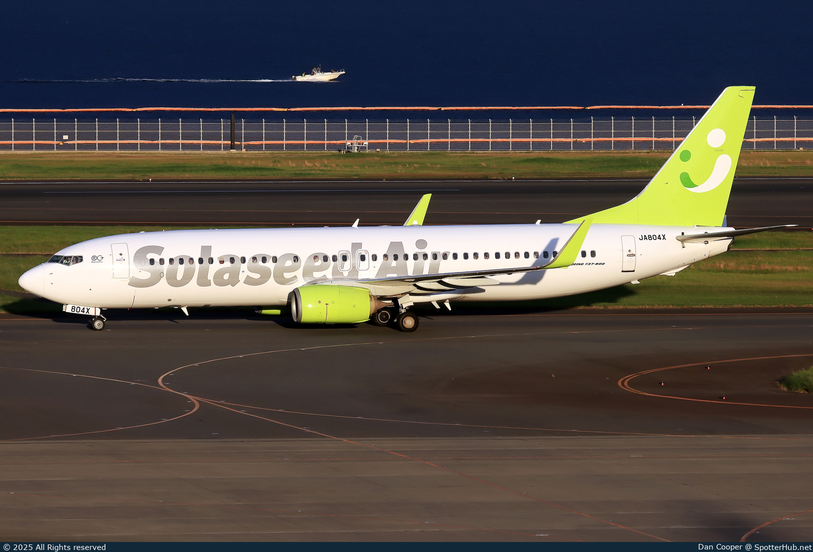 Photo of JA804X - Boeing 737-86N operated by Solaseed Air
