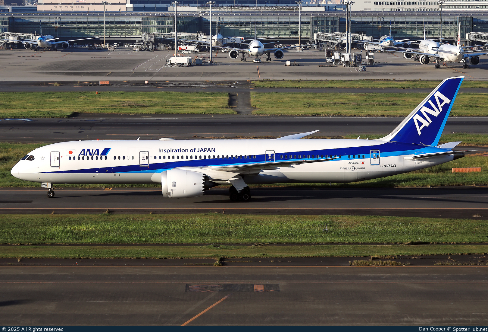 Photo of JA934A - Boeing 787-9 Dreamliner operated by ANA All Nippon Airways (opb Air Japan)