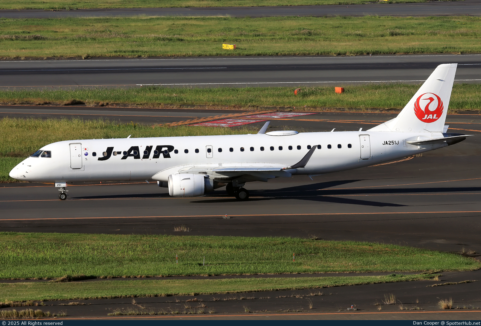 Photo of JA251J - Embraer ERJ-190STD operated by J-Air
