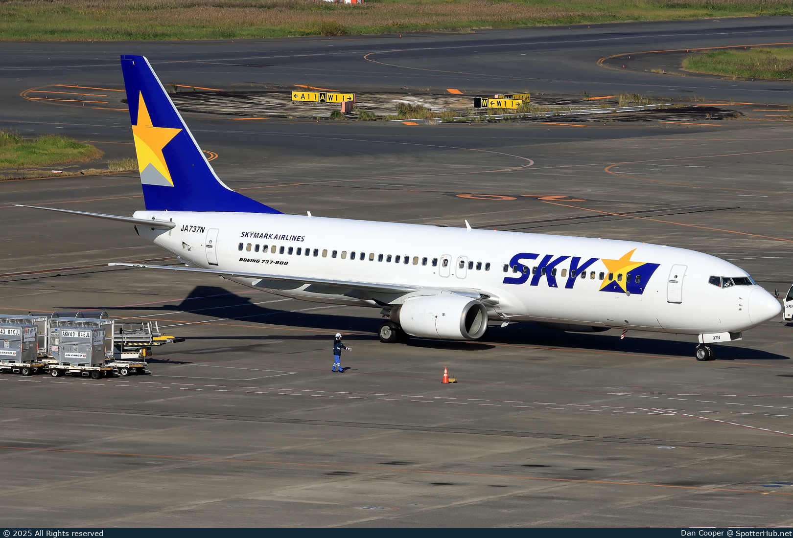 Photo of JA737N - Boeing 737-8HX operated by Skymark Airlines