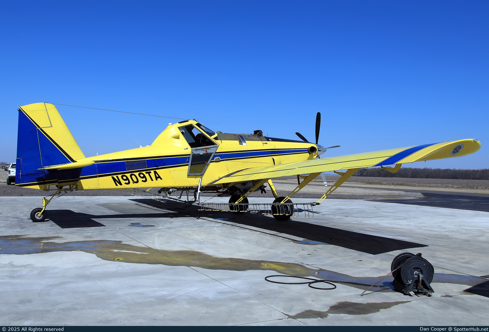 Photo of N909TA - Air Tractor AT-802A operated by Tunica Air