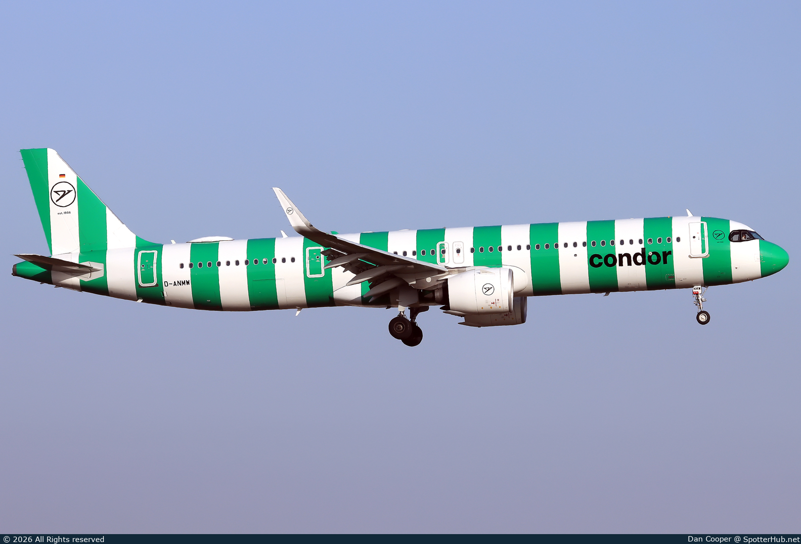 Photo of D-ANMW - Airbus A321-271NX operated by Condor