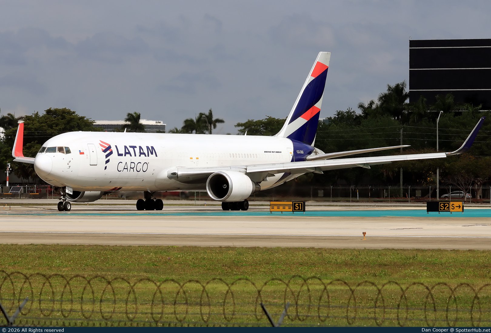 Photo of CC-CXD - Boeing 767-316(ER)(BCF) operated by LATAM Cargo
