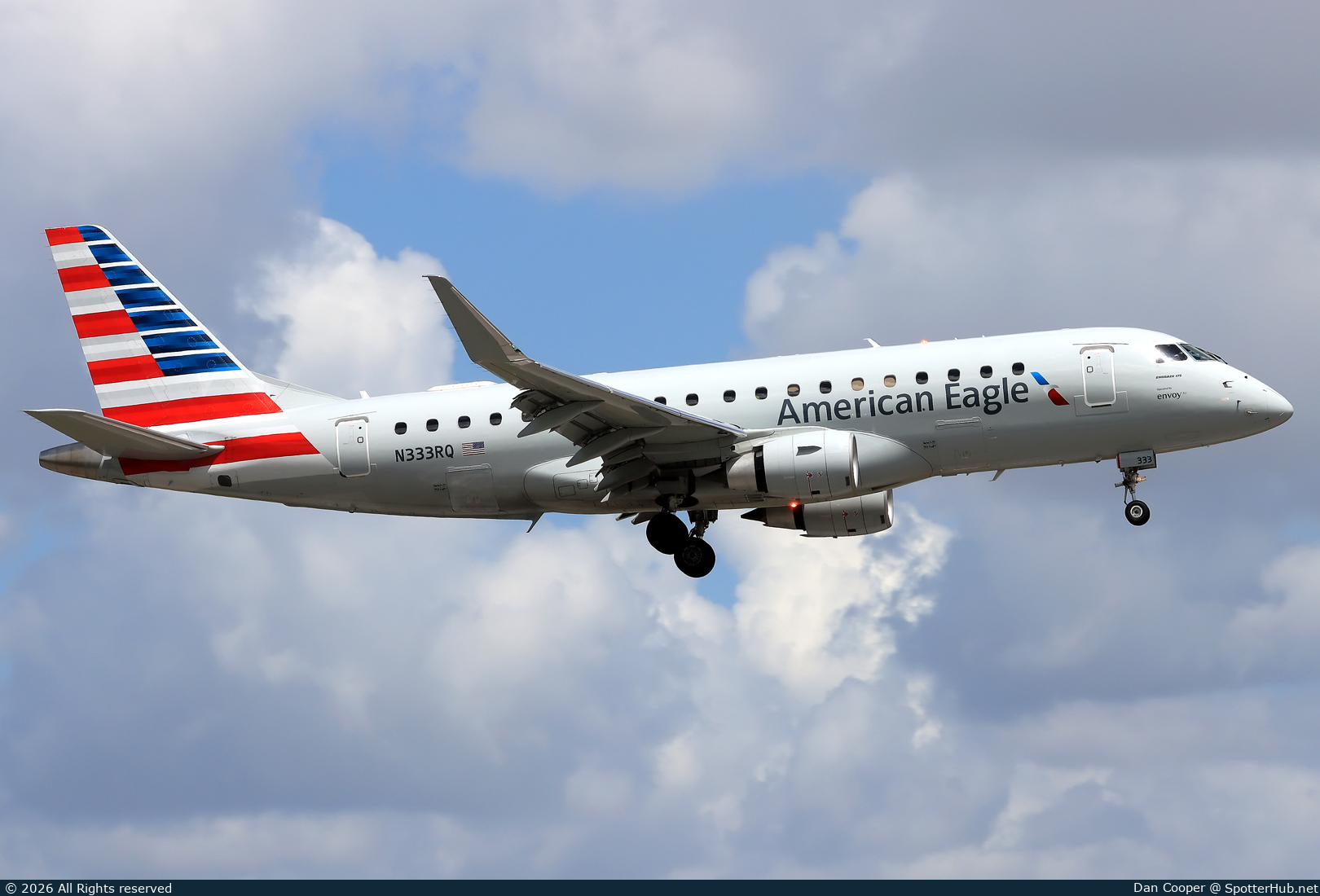 Photo of N333RQ - Embraer ERJ-175LR operated by American Eagle (opb Envoy Air)
