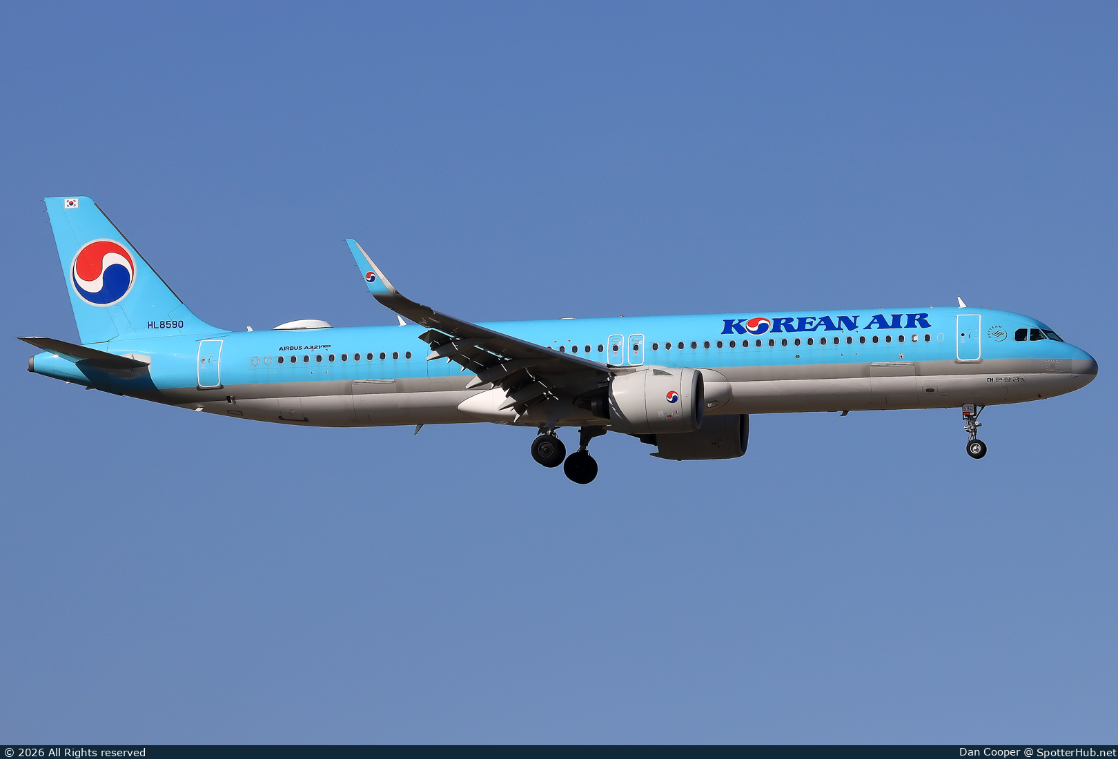 Photo of HL8590 - Airbus A321-272NX operated by Korean Air