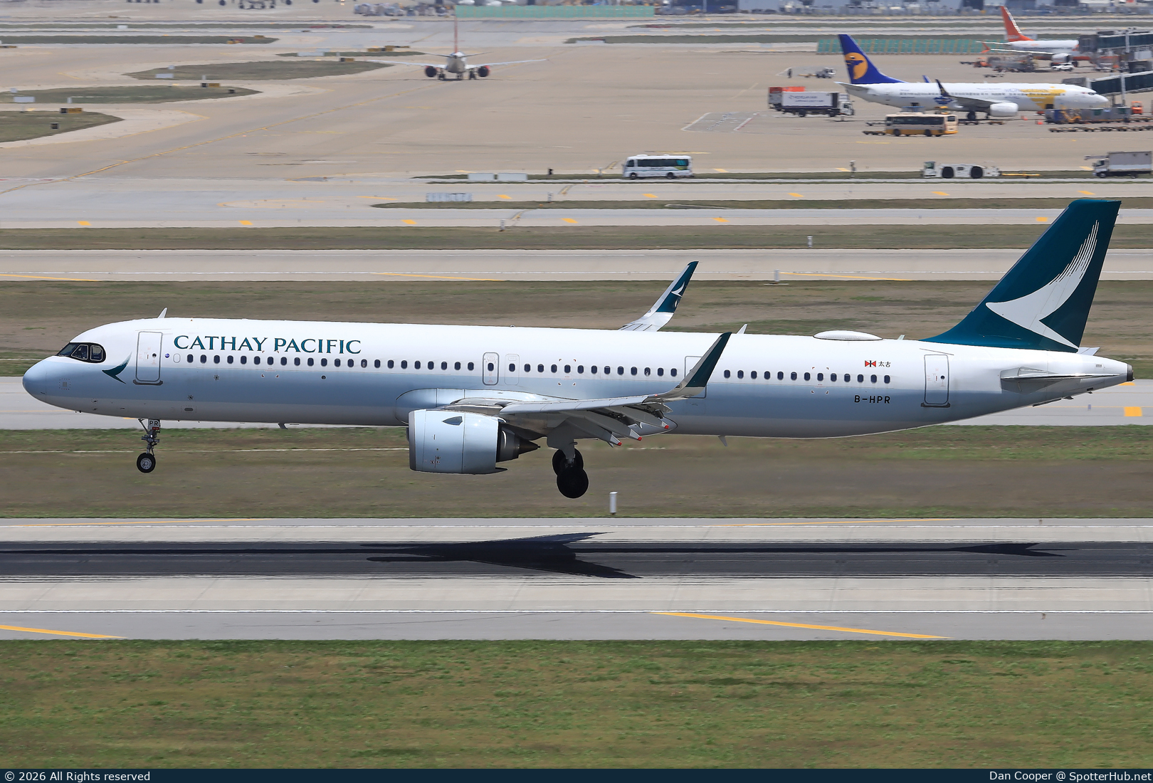Photo of B-HPR - Airbus A321-251NX operated by Cathay Pacific Airways