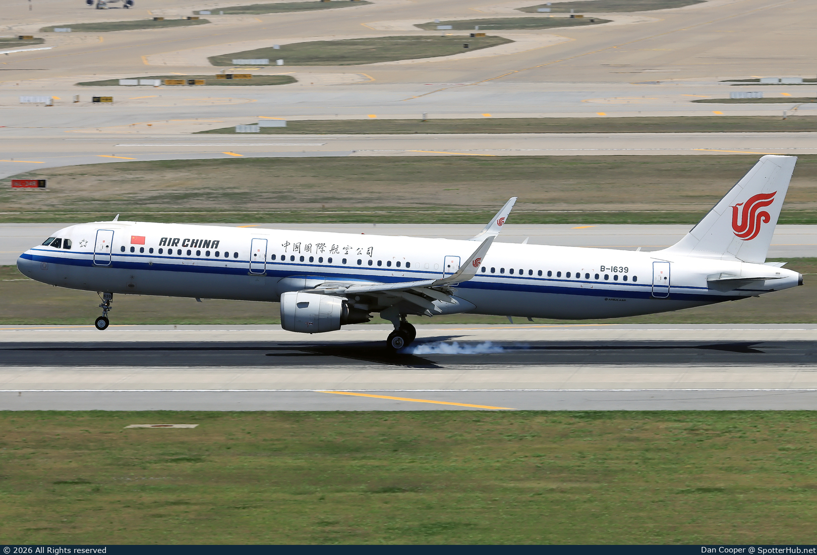 Photo of B-1639 - Airbus A321-213 operated by Air China