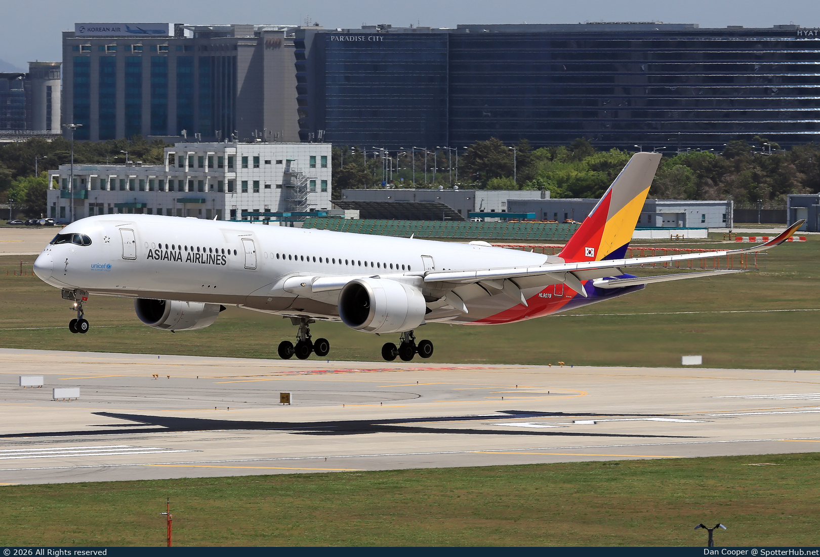 Photo of HL8078 - Airbus A350-941 operated by Asiana Airlines