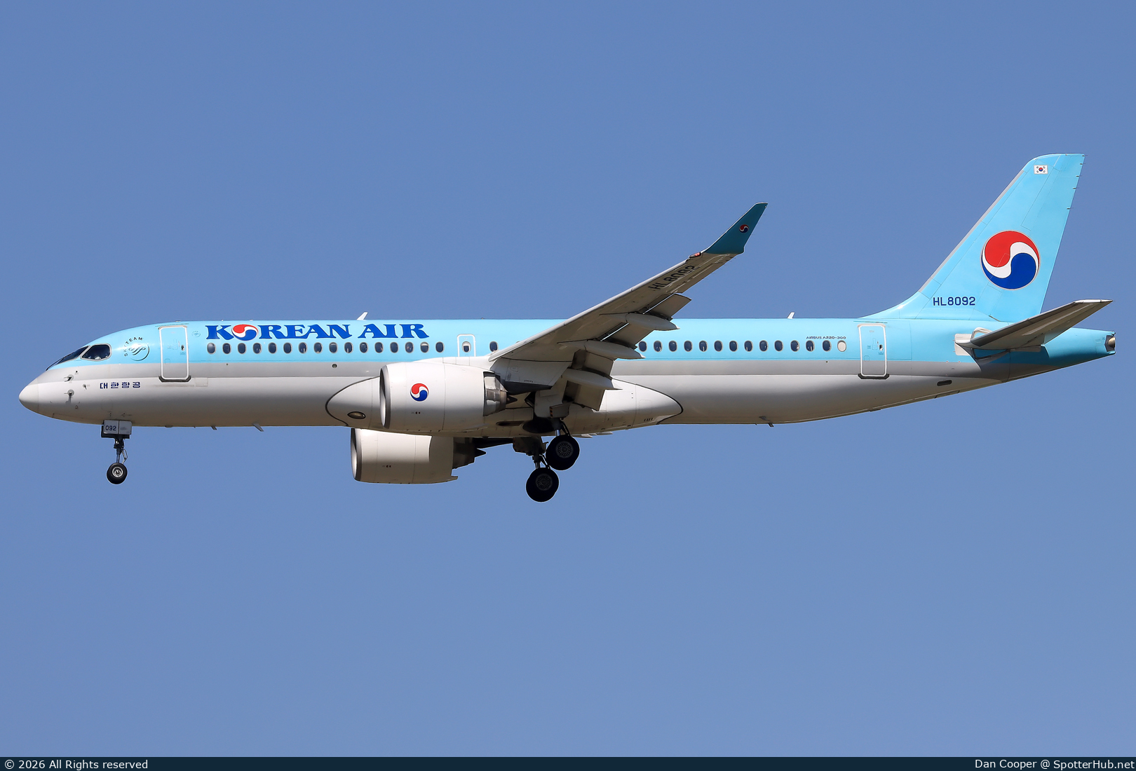 Photo of HL8092 - Airbus A220-300 operated by Korean Air