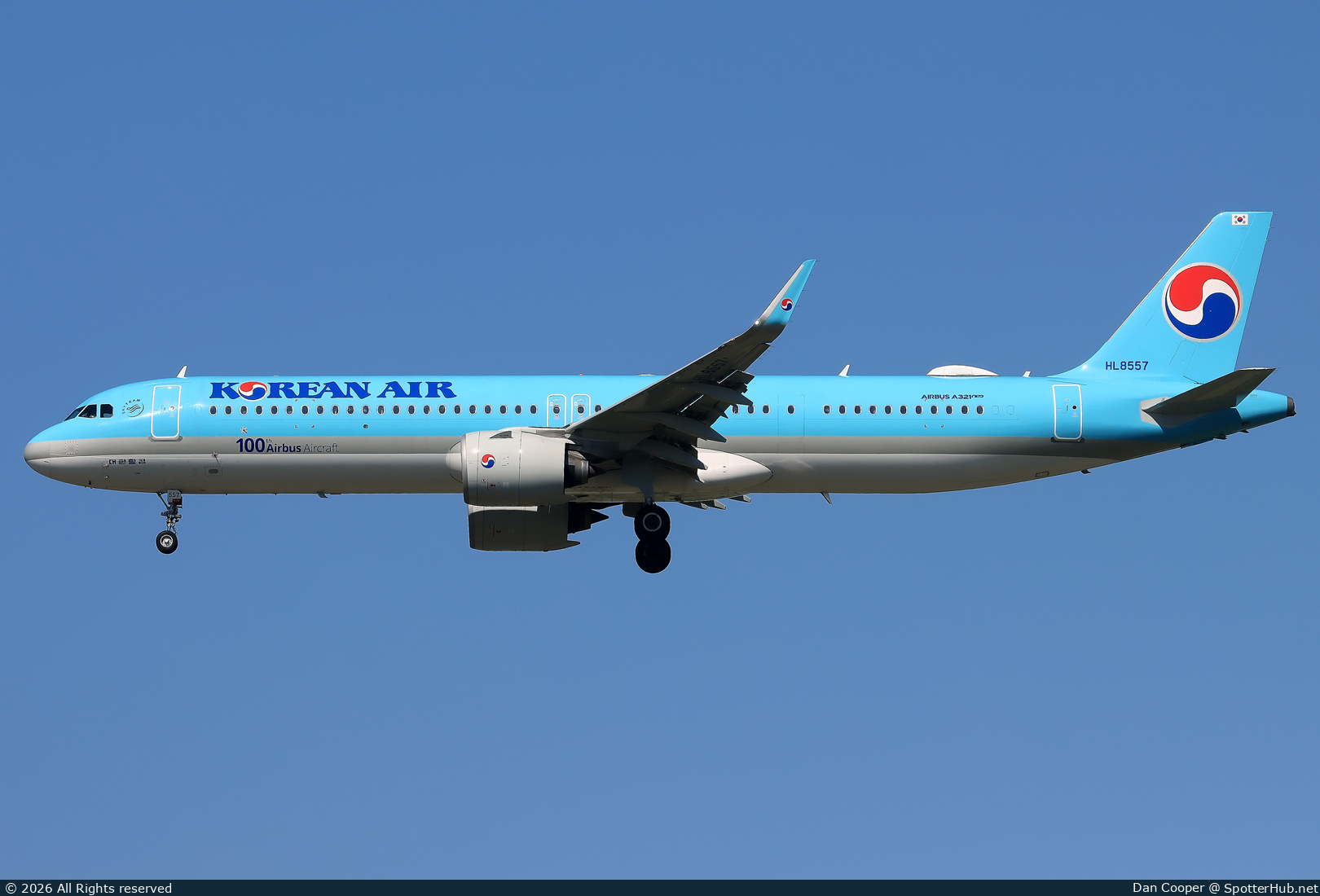 Photo of HL8557 - Airbus A321-272NX operated by Korean Air