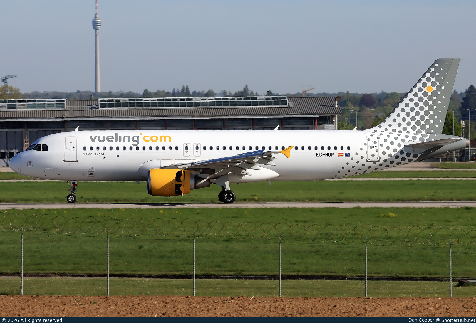 Photo of EC-NUP - Airbus A320-214 operated by Vueling