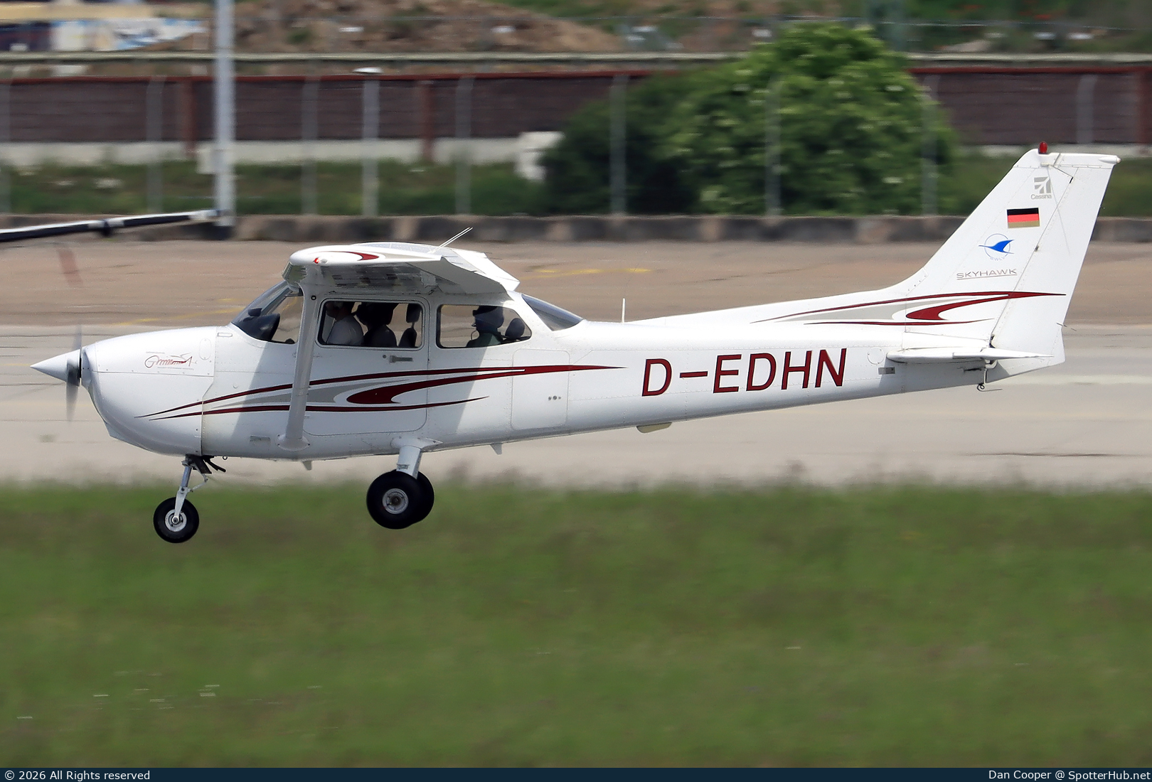 Photo of D-EDHN - Cessna 172R Skyhawk operated by BWLV Motorflugschule
