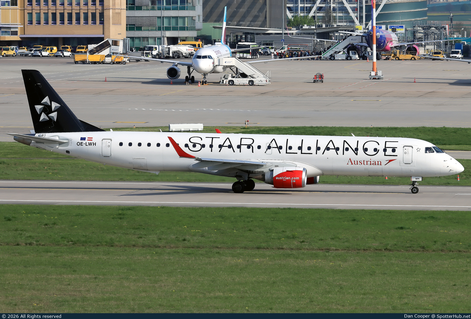 Photo of OE-LWH - Embraer ERJ-195LR operated by Austrian Airlines