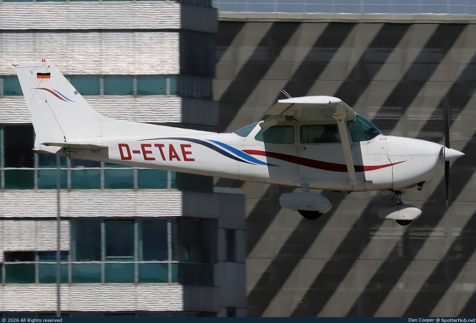 Photo of D-ETAE - Cessna 172N Skyhawk operated by Flugservice Helm