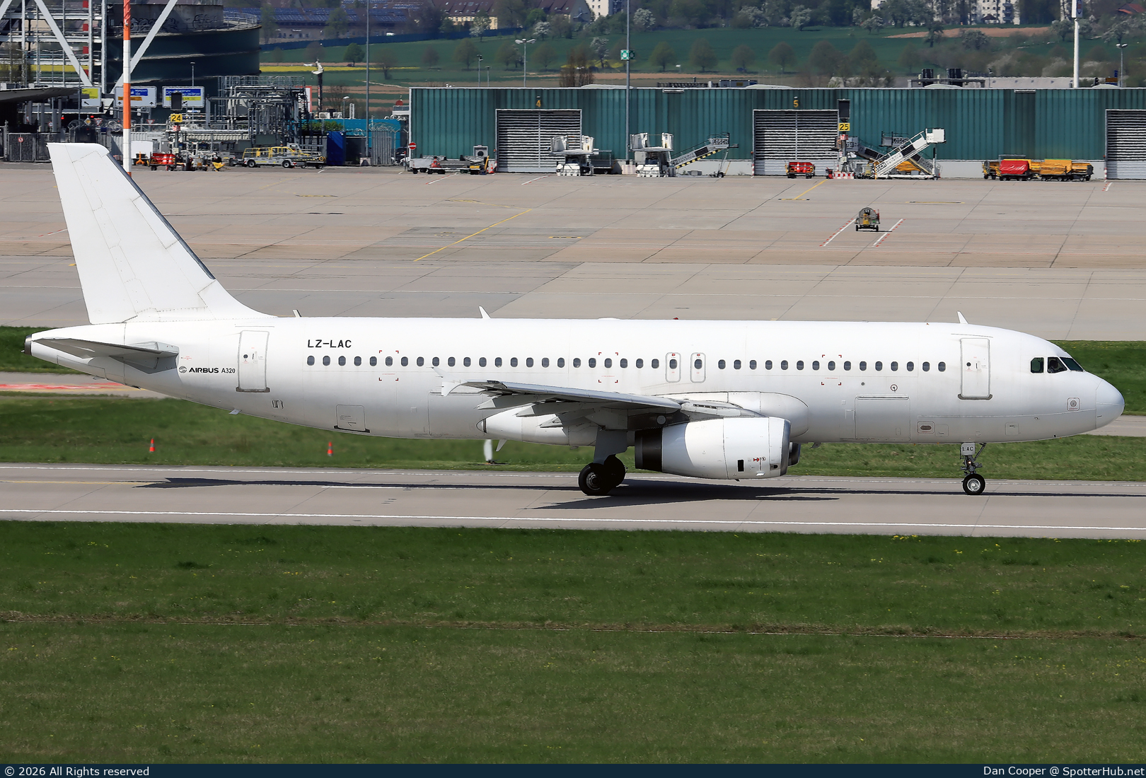 Photo of LZ-LAC - Airbus A320-231 operated by European Air Charter