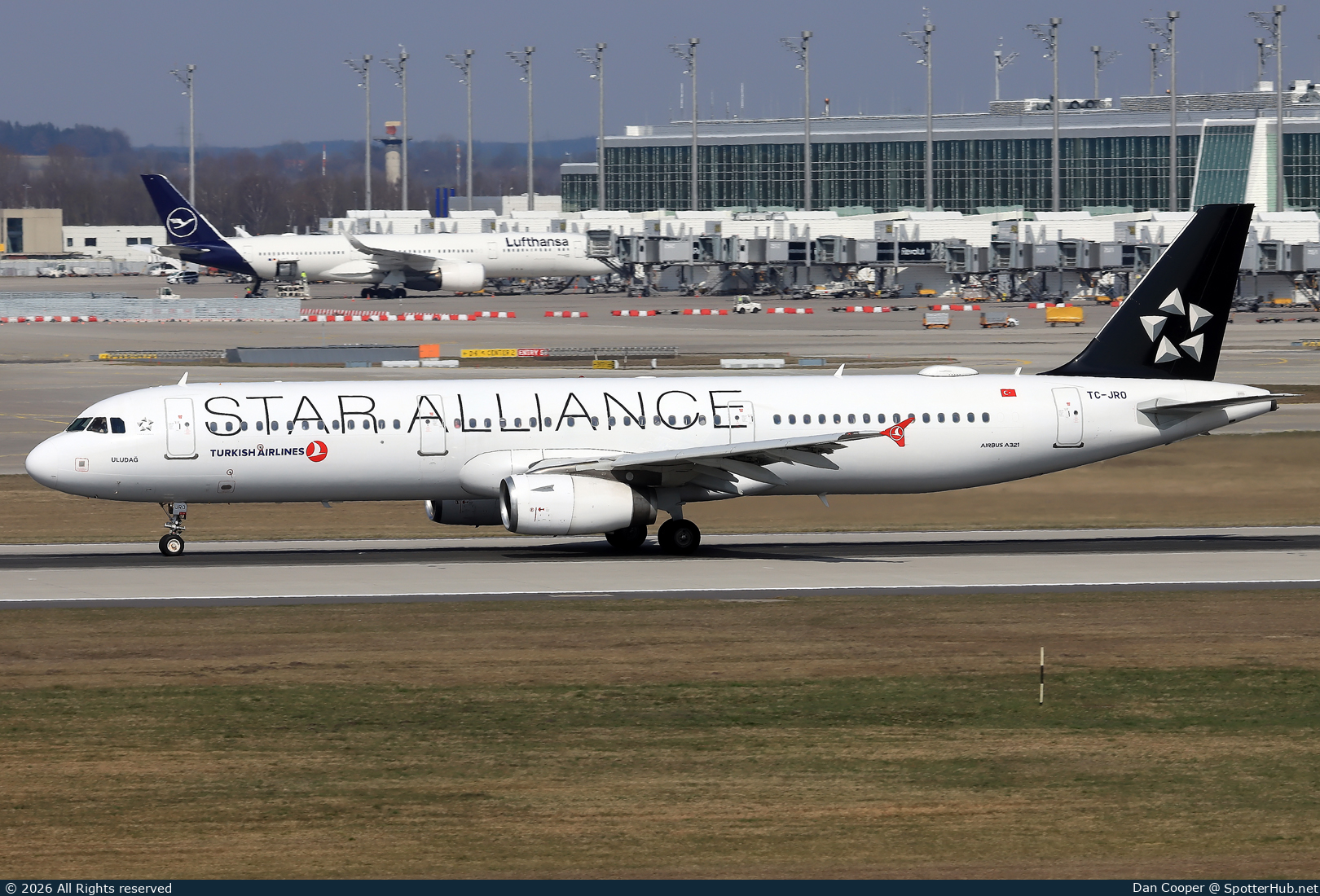 Photo of TC-JRO - Airbus A321-231 operated by Turkish Airlines