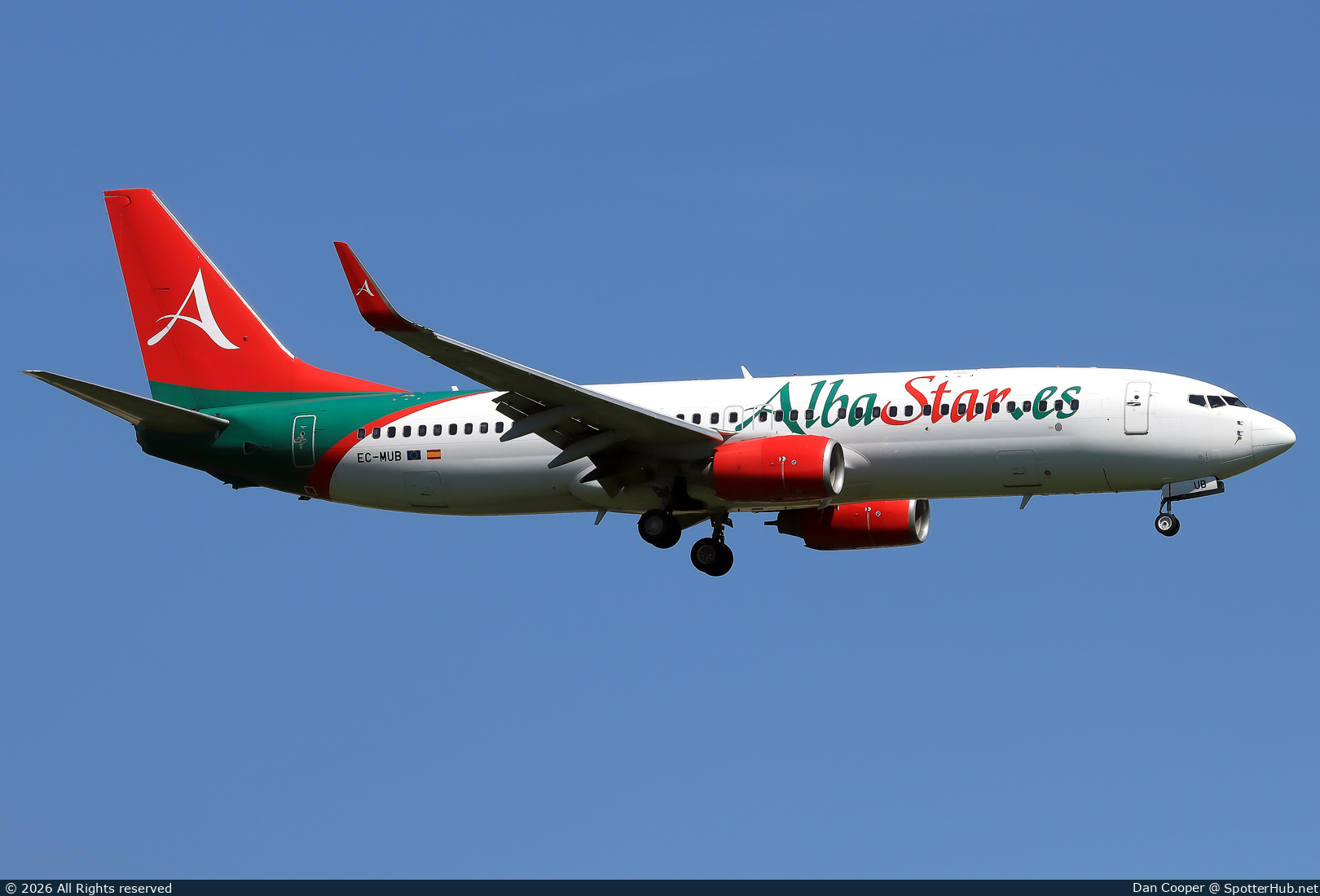Photo of EC-MUB - Boeing 737-86J operated by AlbaStar