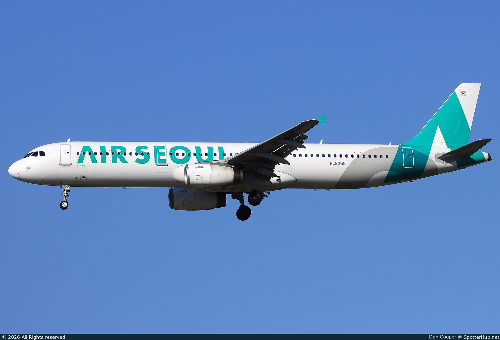Photo of HL8255 - Airbus A321-231 operated by Air Seoul