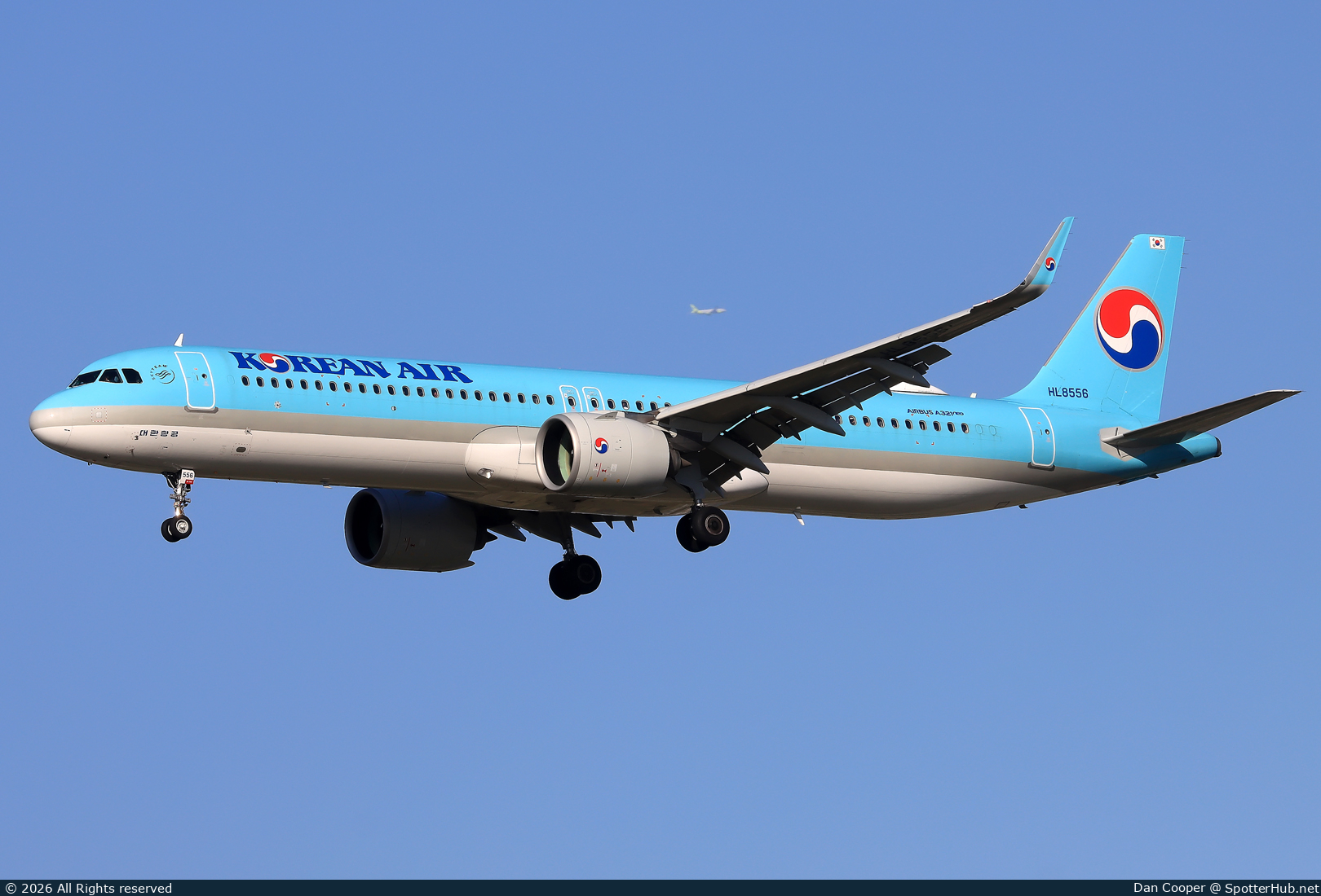 Photo of HL8556 - Airbus A321-272NX operated by Korean Air