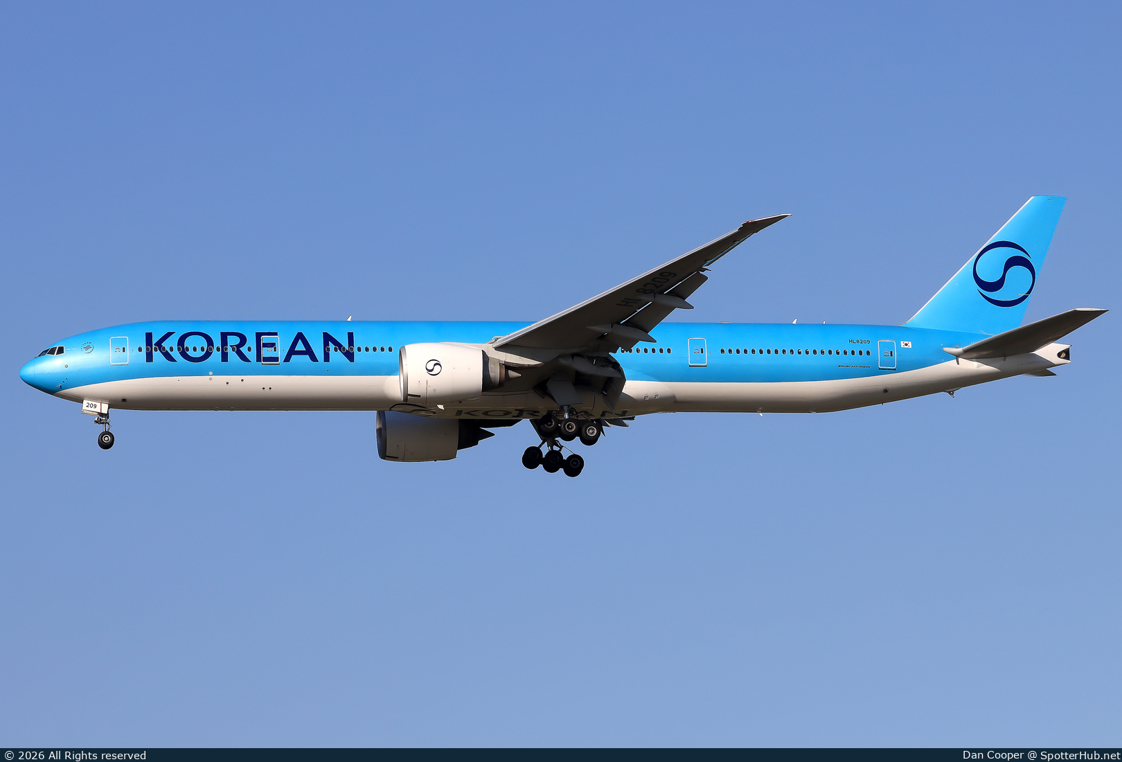 Photo of HL8209 - Boeing 777-3B5(ER) operated by Korean Air