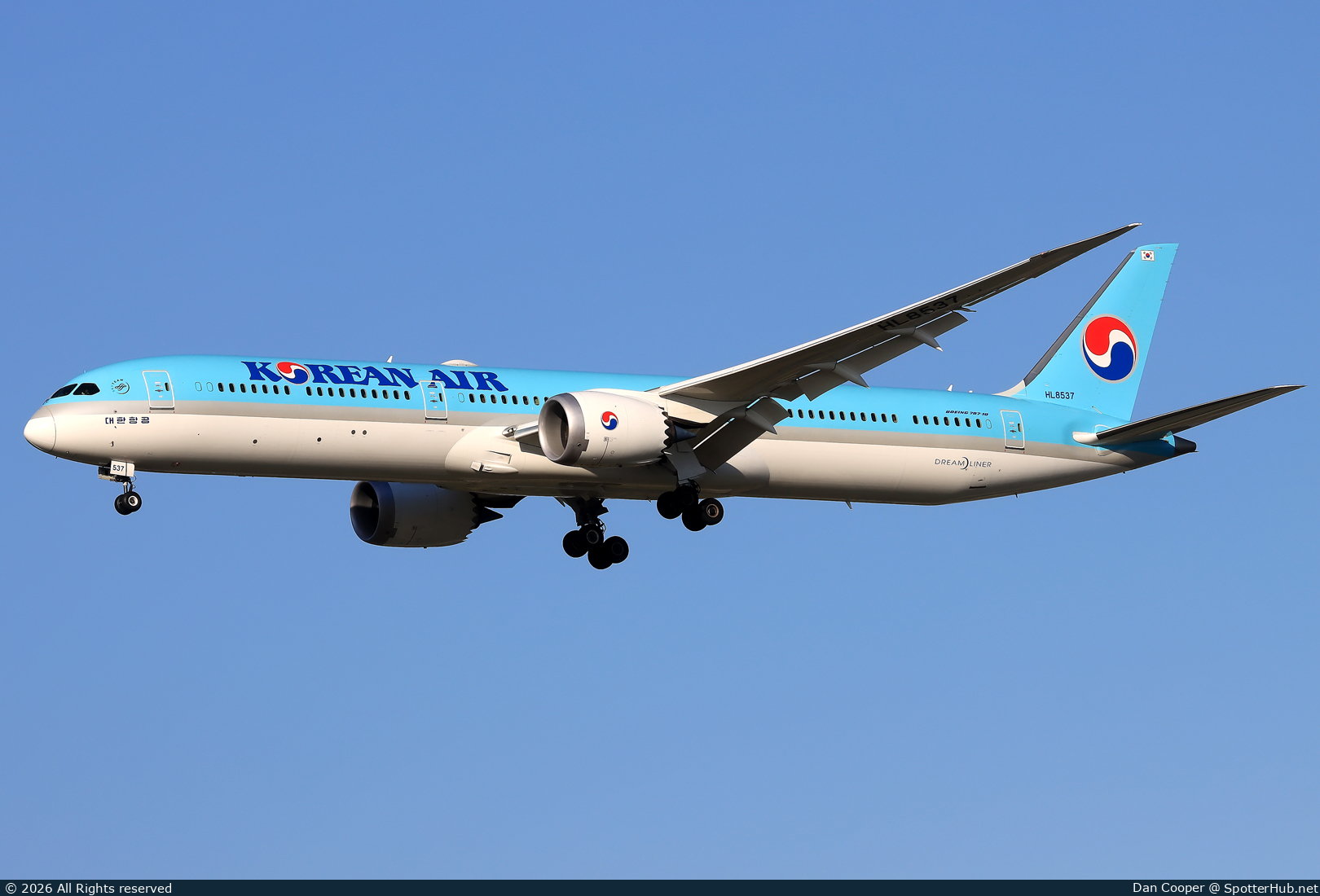 Photo of HL8537 - Boeing 787-10 Dreamliner operated by Korean Air