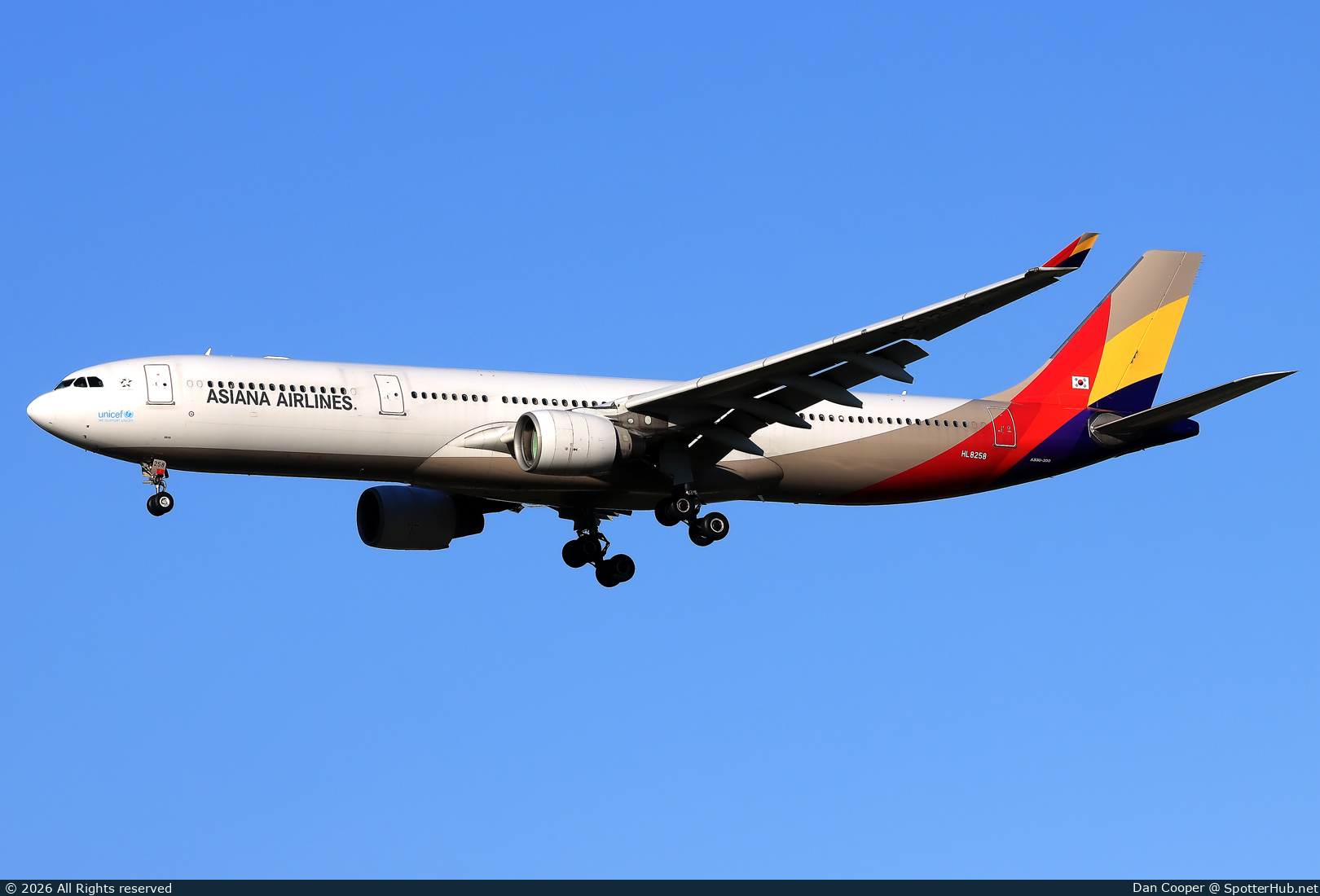 Photo of HL8258 - Airbus A330-323 operated by Asiana Airlines