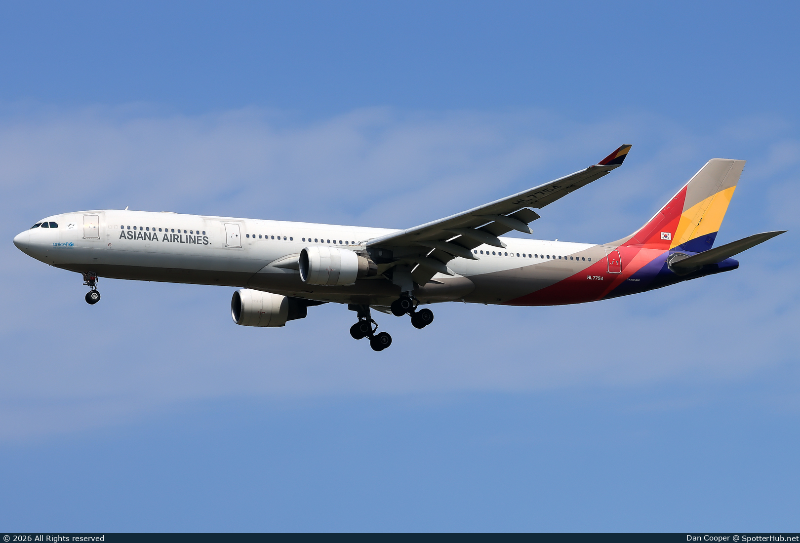 Photo of HL7754 - Airbus A330-323 operated by Asiana Airlines