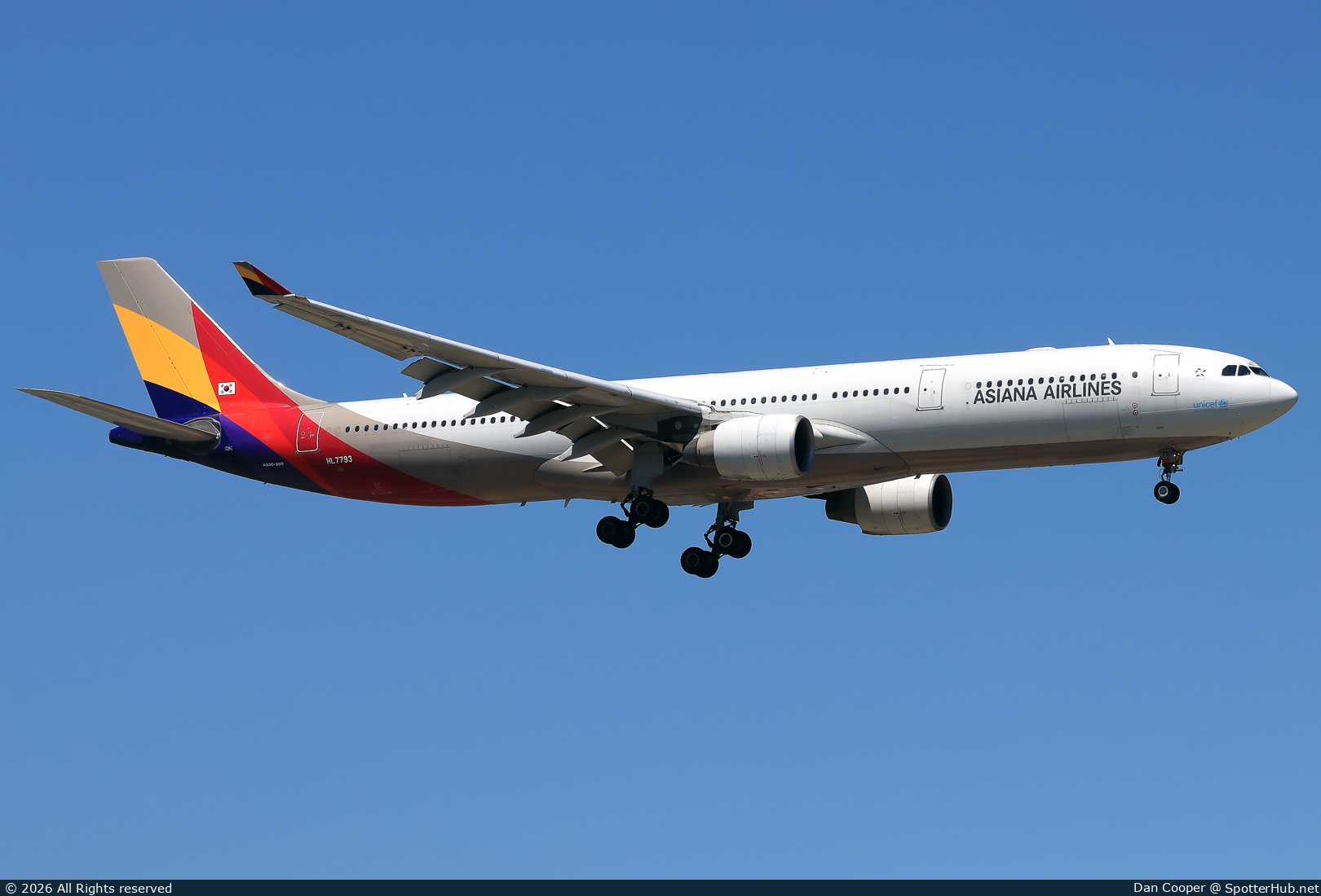 Photo of HL7793 - Airbus A330-323 operated by Asiana Airlines