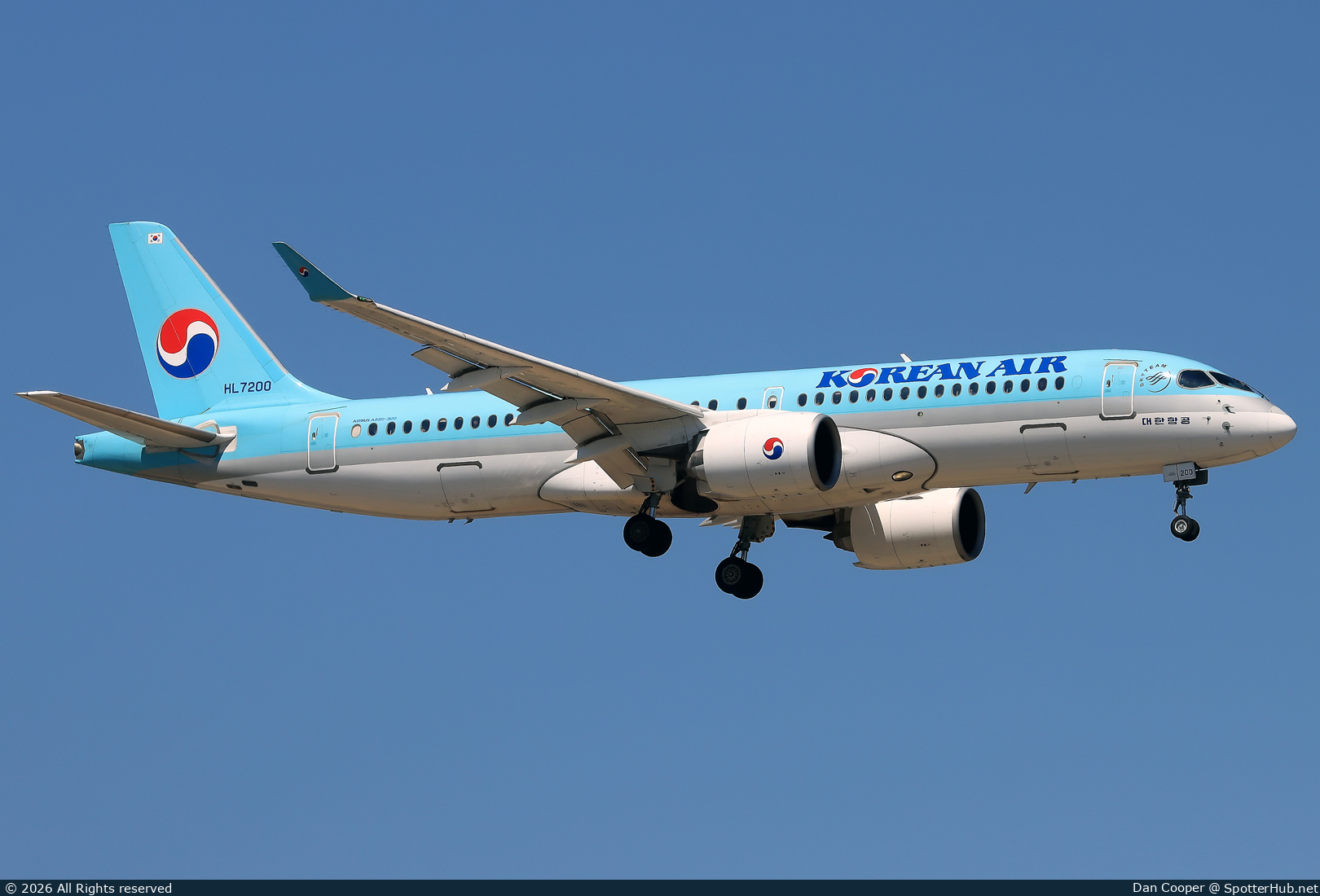 Photo of HL7200 - Airbus A220-300 operated by Korean Air