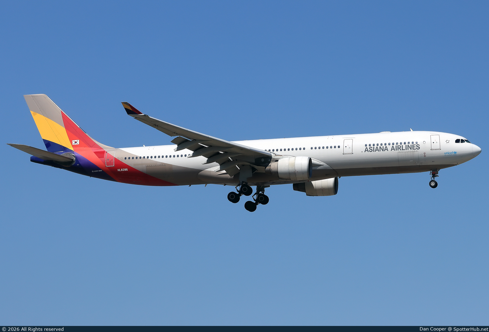 Photo of HL8286 - Airbus A330-323 operated by Asiana Airlines