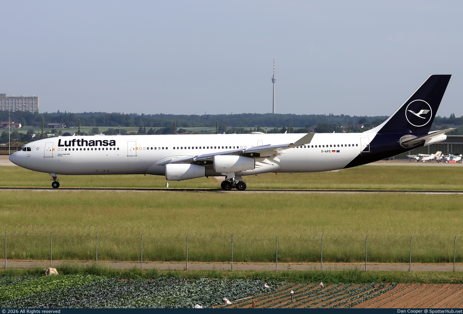 Photo of D-AIFE - Airbus A340-313 operated by Lufthansa