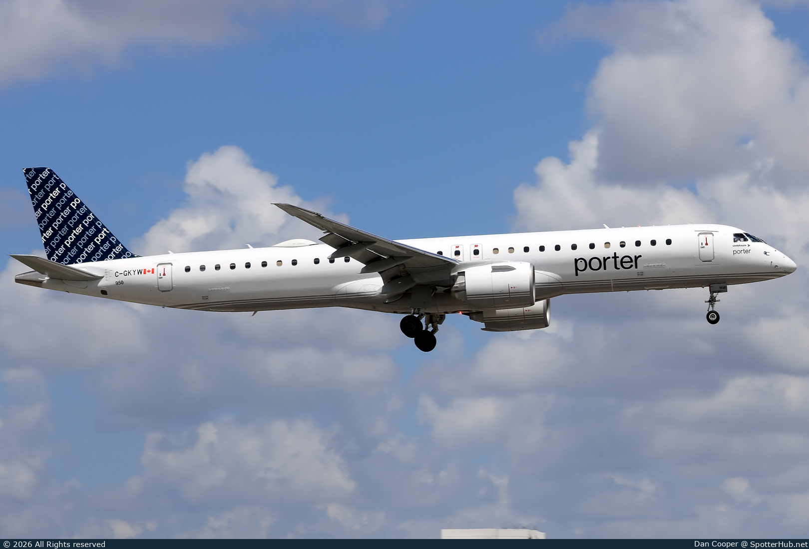 Photo of C-GKYW - Embraer ERJ-195-E2 operated by Porter Airlines
